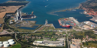 Luftfoto af havnen og industriområdet i Kalundborg